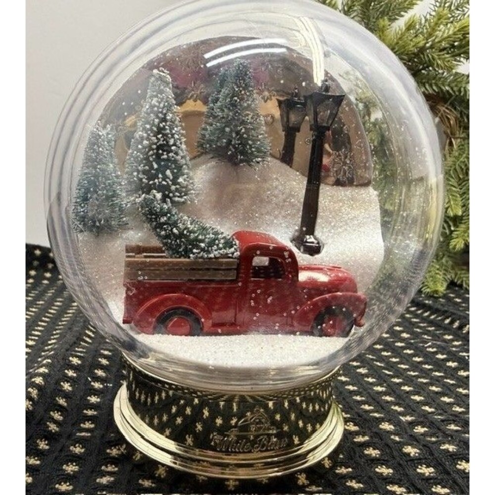 Bath & Body Works  Red Truck  Snow Globe Wallflower Plugin Lights Up